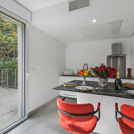 La Marenda - City Center Apartment With Terrace Garden - Happy Rentals Διαμέρισμα Αντίμπ