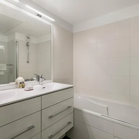 La Marenda - City Center Apartment With Terrace Garden - Happy Rentals Αντίμπ