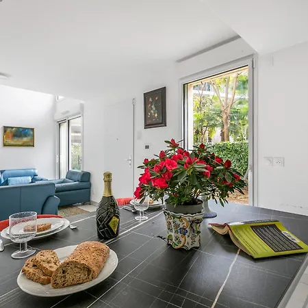 La Marenda - City Center Apartment With Terrace Garden - Happy Rentals *